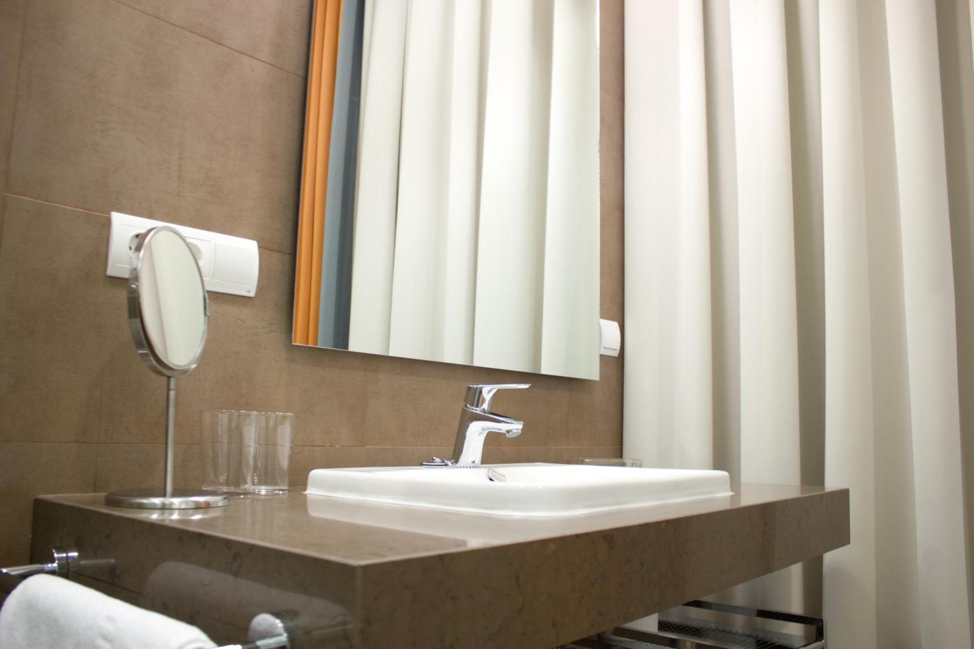 Life Apartments Alberto Lista Севілья Екстер'єр фото