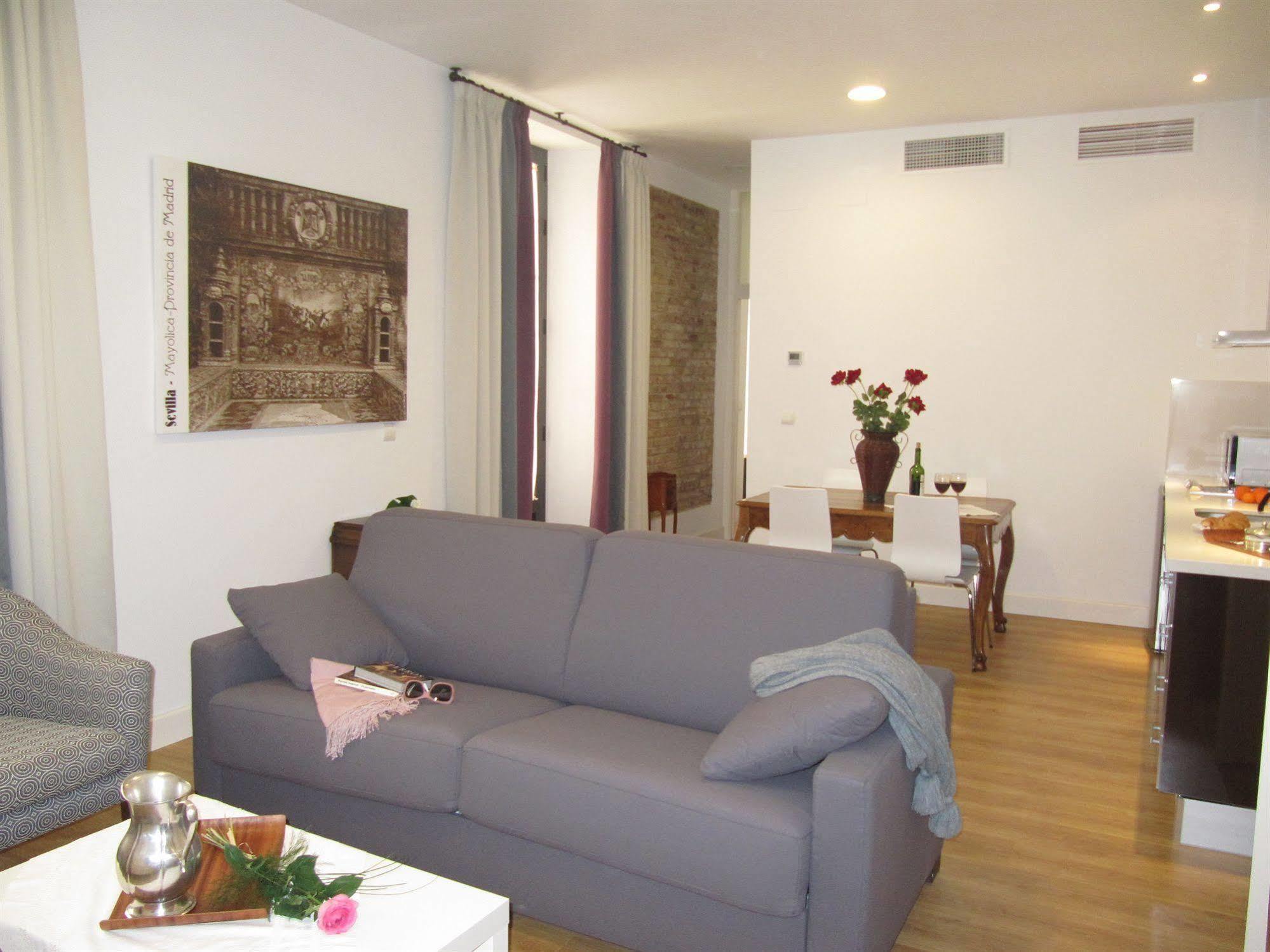 Life Apartments Alberto Lista Севілья Екстер'єр фото